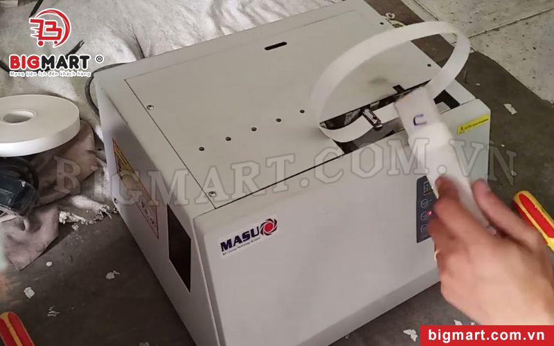 Sử dụng máy bó tiền Masu ZK-300 