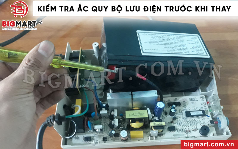 Kiểm tra ắc quy UPS trước khi thay thế