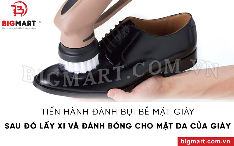 Thiết kế cầm tay nhỏ gọn dễ dàng làm sạch bề mặt giày