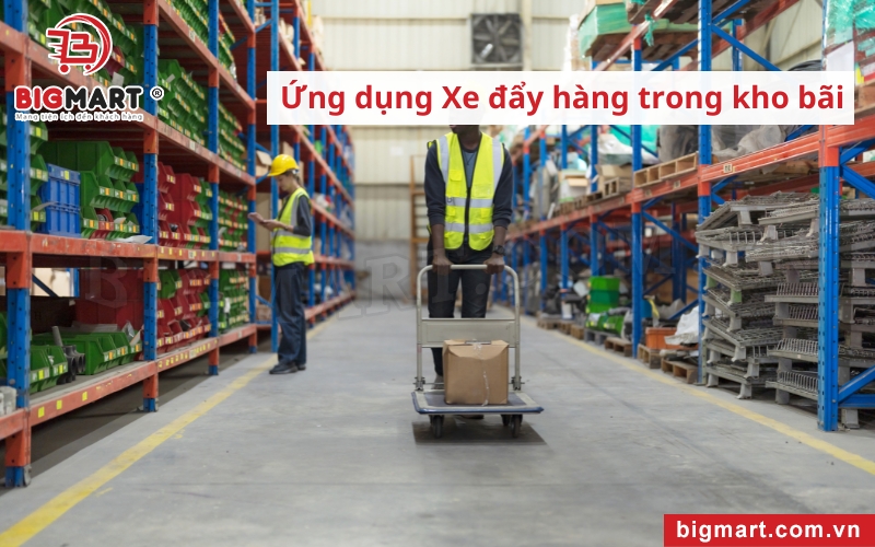 Xe đẩy hàng tại Nam Định trong kho bãi